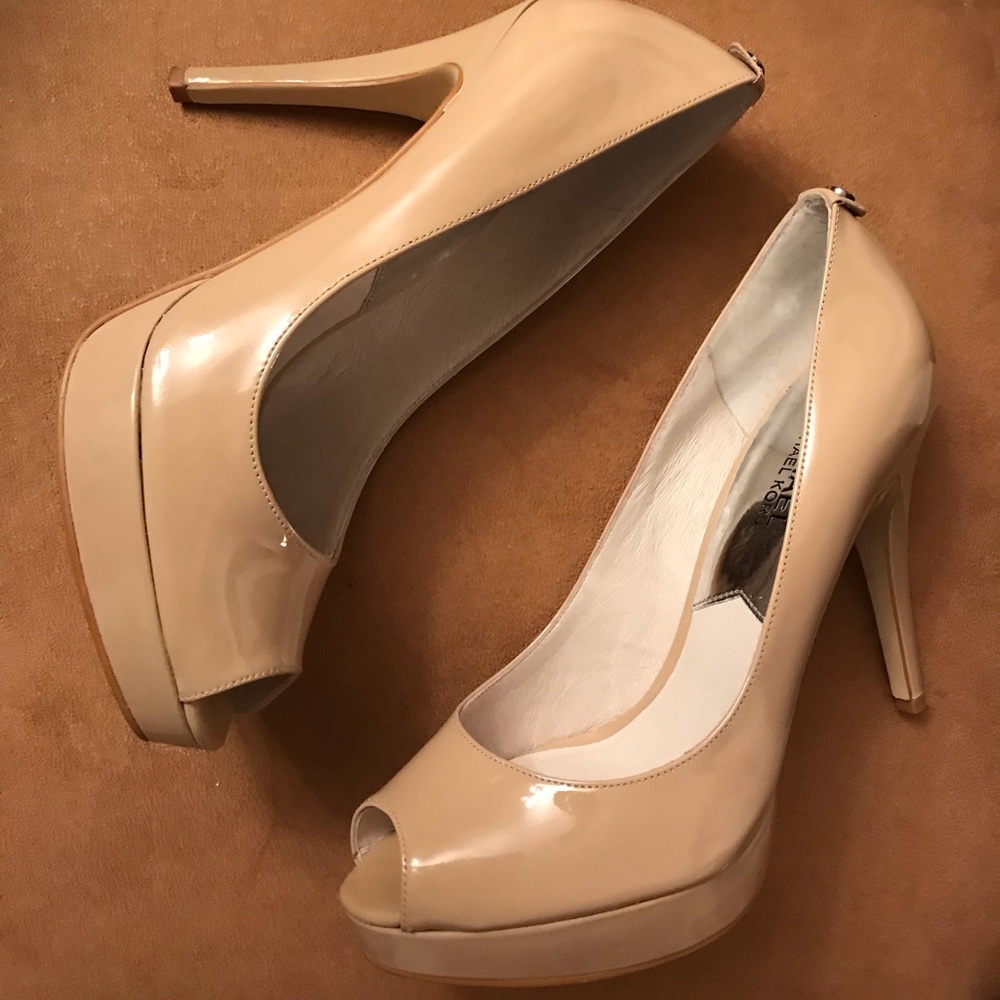 Nude Heels 7.5